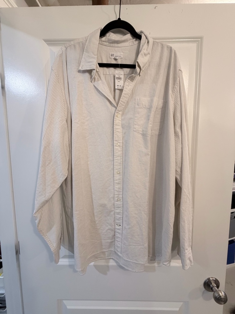 GAP Men's Long-Sleeve Button-Down Shirt in Light Cream with Subtle Stripes